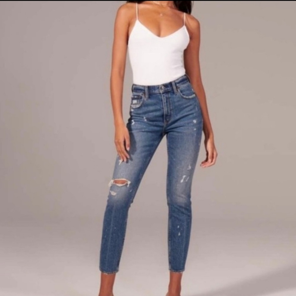 Abercrombie & Fitch High Rise Mom Jeans